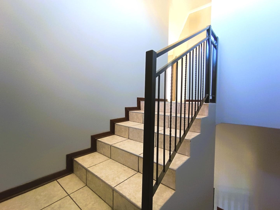 4 Bedroom Property for Sale in Langenhovenpark Free State